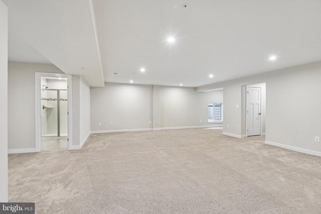 Image 47 of property listing at 506 LADYWELL ST, Middle River, MD 21220