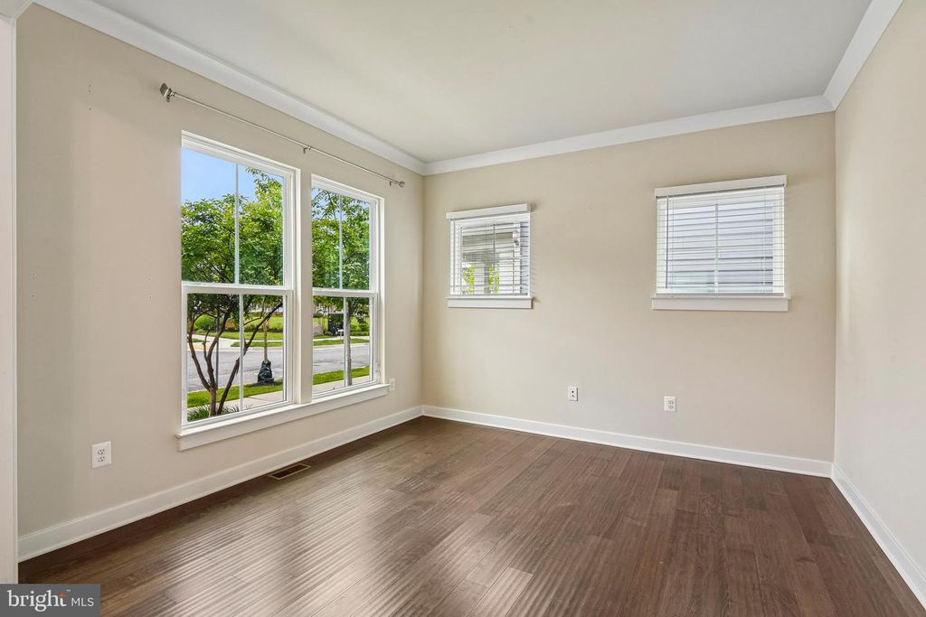 Image 9 of property listing at 506 LADYWELL ST, Middle River, MD 21220
