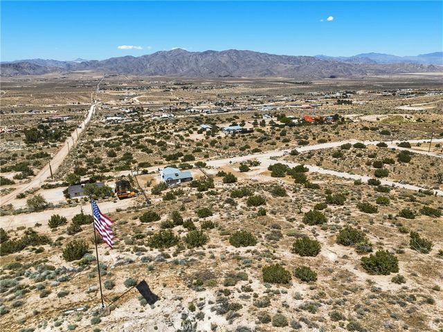 25735 Santa Rosa Road, Apple Valley, CA 92308