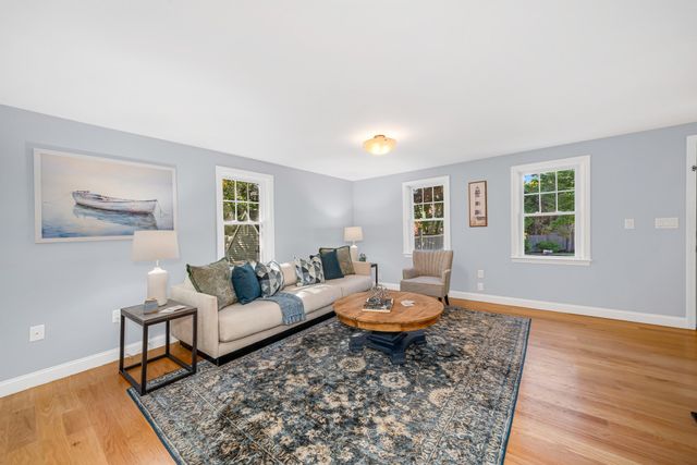 2 Hunter Dr, Newburyport, MA 01950