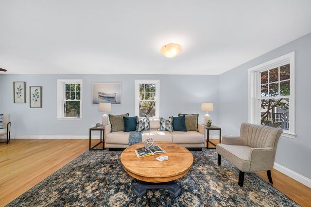 2 Hunter Dr, Newburyport, MA 01950