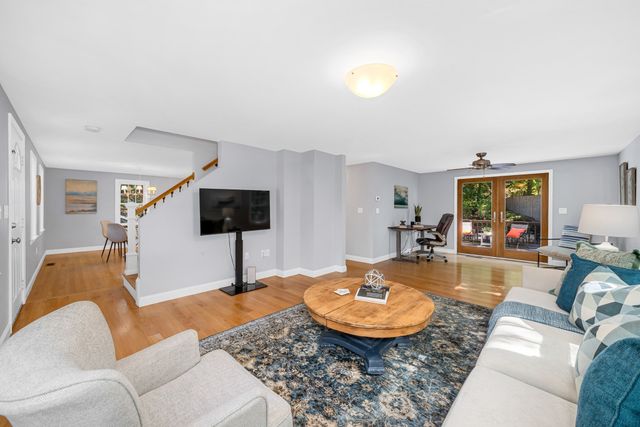 2 Hunter Dr, Newburyport, MA 01950