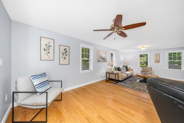 2 Hunter Dr, Newburyport, MA 01950