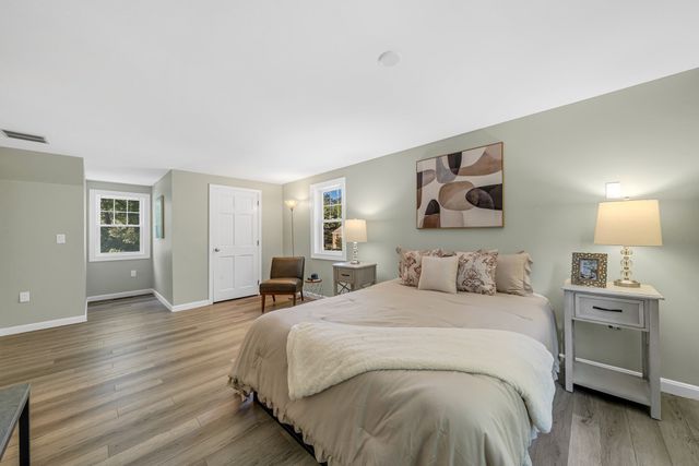 2 Hunter Dr, Newburyport, MA 01950
