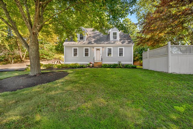 2 Hunter Dr, Newburyport, MA 01950