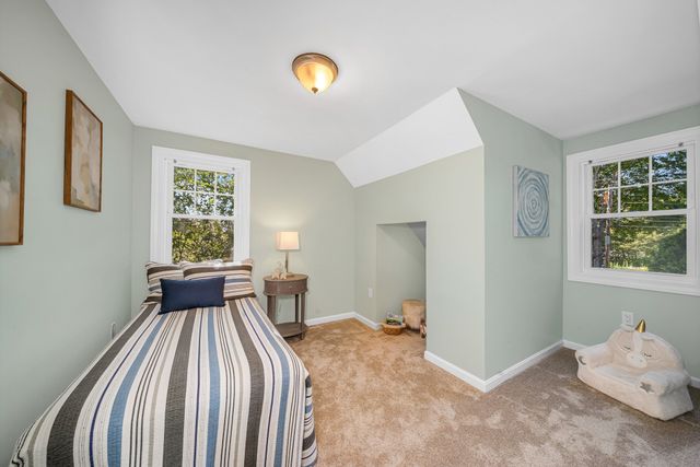 2 Hunter Dr, Newburyport, MA 01950