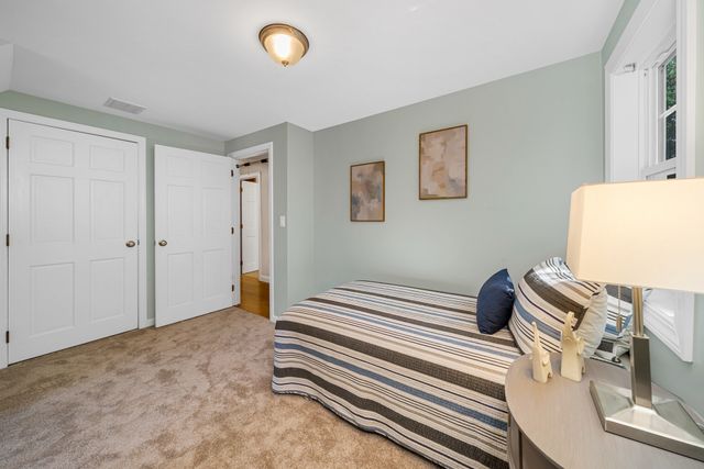 2 Hunter Dr, Newburyport, MA 01950