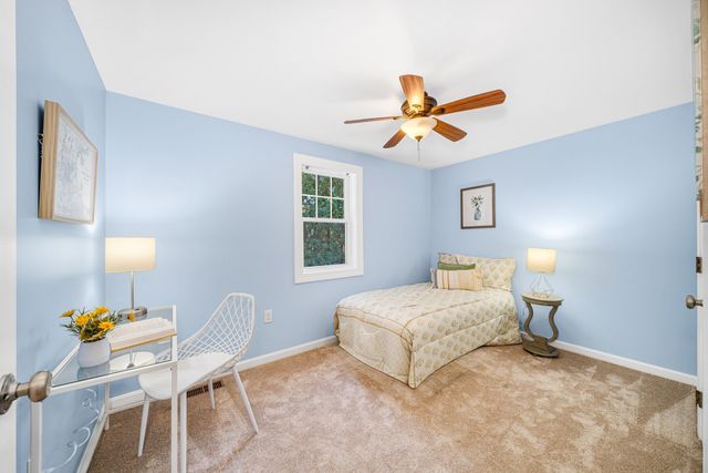 2 Hunter Dr, Newburyport, MA 01950