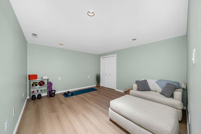 2 Hunter Dr, Newburyport, MA 01950