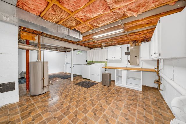 2 Hunter Dr, Newburyport, MA 01950