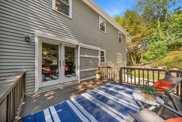 2 Hunter Dr, Newburyport, MA 01950