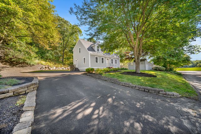 2 Hunter Dr, Newburyport, MA 01950