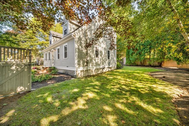 2 Hunter Dr, Newburyport, MA 01950