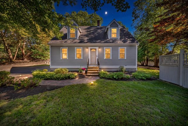 2 Hunter Dr, Newburyport, MA 01950