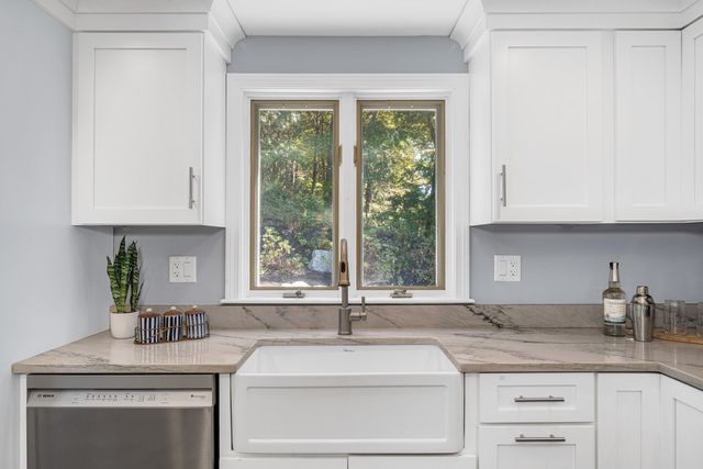 2 Hunter Dr, Newburyport, MA 01950
