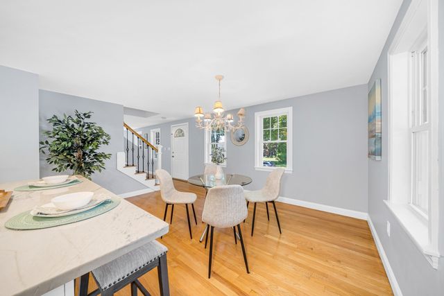2 Hunter Dr, Newburyport, MA 01950