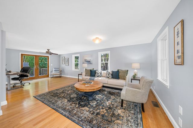 2 Hunter Dr, Newburyport, MA 01950