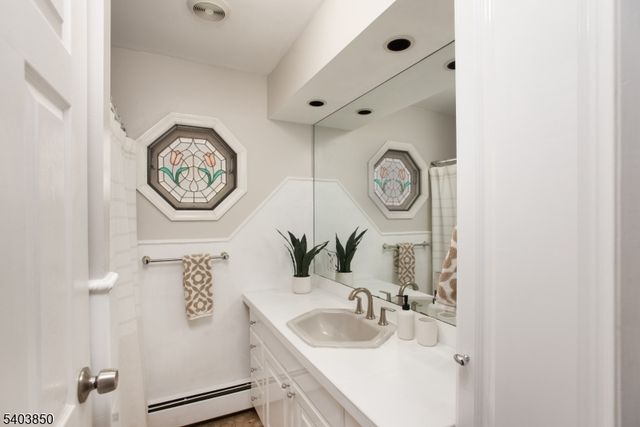 13 Park Ave, Green Brook Twp., NJ 08812