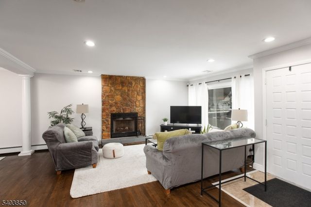 13 Park Ave, Green Brook Twp., NJ 08812