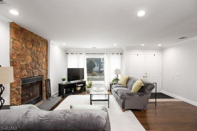 13 Park Ave, Green Brook Twp., NJ 08812