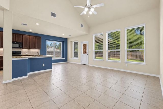 655 W Linnwood Drive, Woodbranch, TX 77357