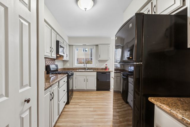 724 Maplewood Court 34-B, Willowbrook, IL 60527