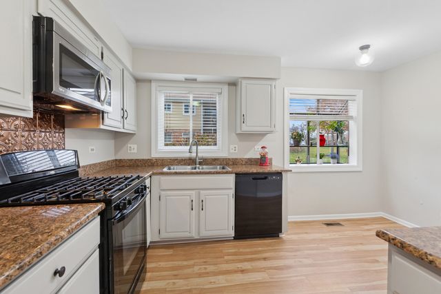 724 Maplewood Court 34-B, Willowbrook, IL 60527