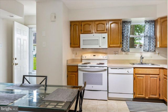 630 VILLAGE LN, Pottstown, PA 19464