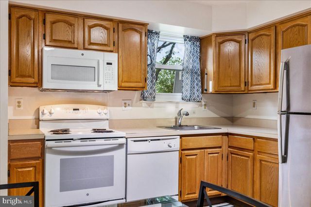 630 VILLAGE LN, Pottstown, PA 19464