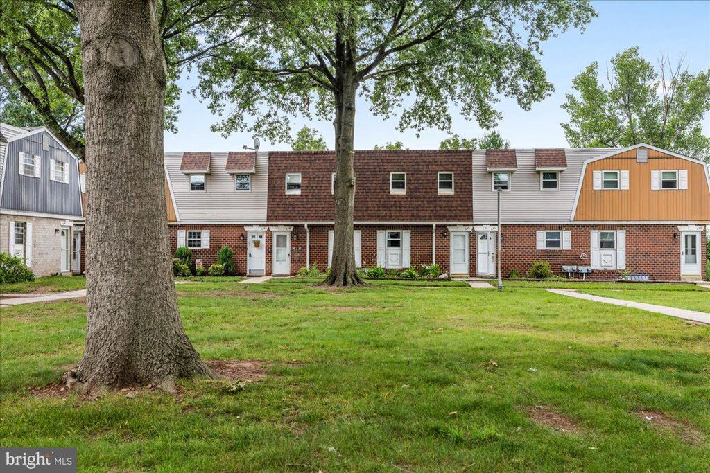 630 VILLAGE LN, Pottstown, PA 19464