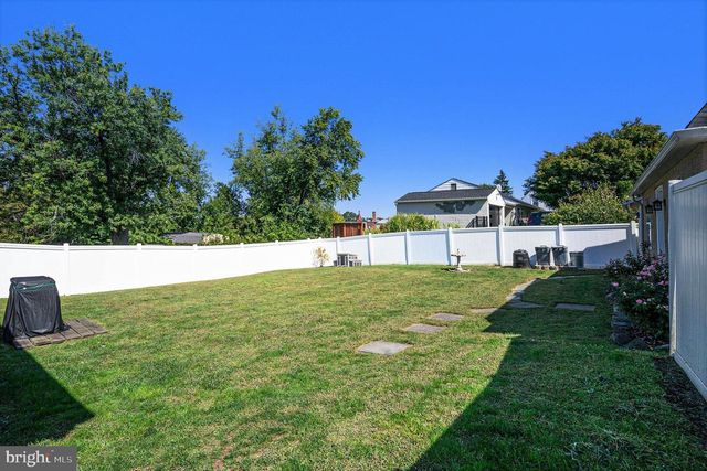 451 RIDGE PIKE, Lafayette Hill, PA 19444