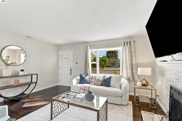 36054 Rosewood Dr, Newark, CA 94560