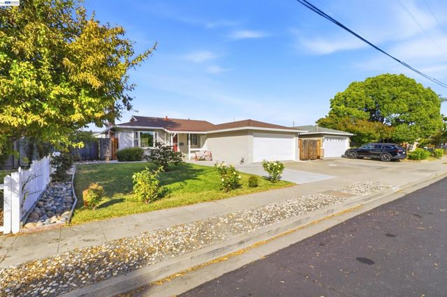 36054 Rosewood Dr, Newark, CA 94560
