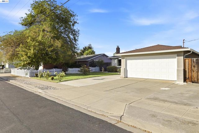 36054 Rosewood Dr, Newark, CA 94560