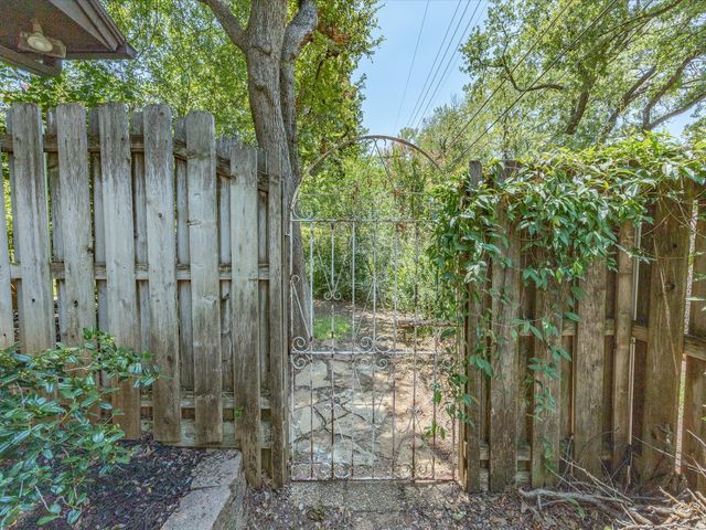 5008 Kemble Street, Fort Worth, TX 76103