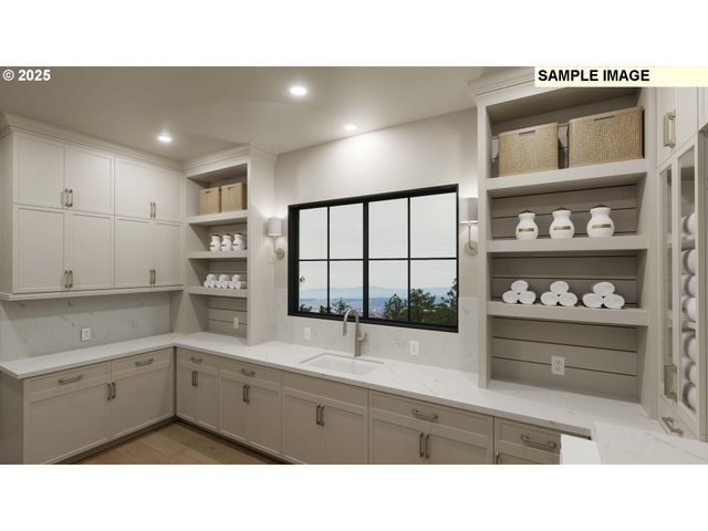 527 Sw HOFFMAN Rd, West Linn, OR 97068