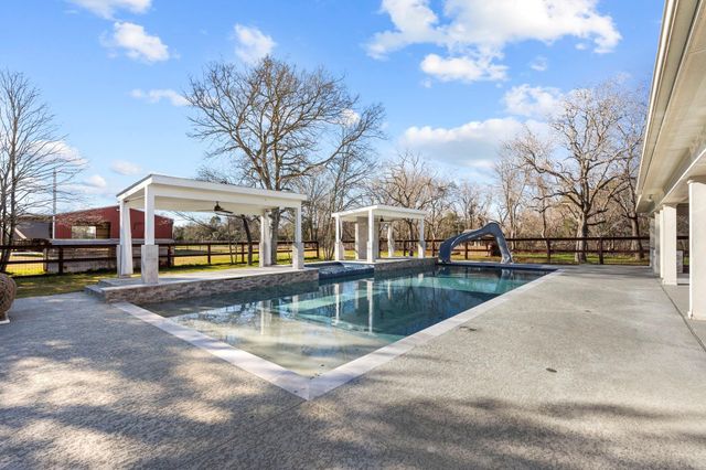 2730 Lawrence Road, Kemah, TX 77565