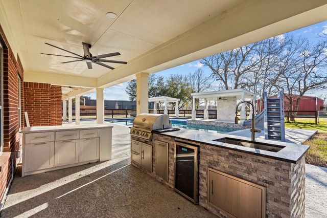 2730 Lawrence Road, Kemah, TX 77565
