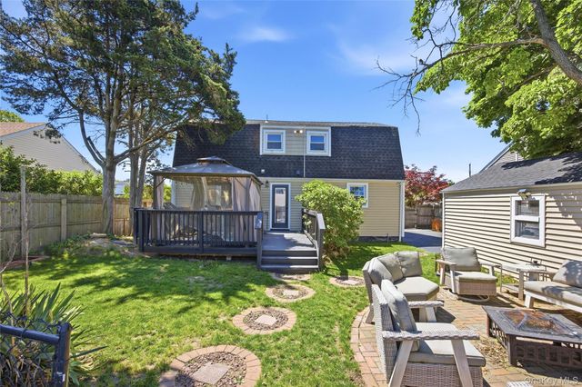 25 Parkdale Drive, North Babylon, NY 11703
