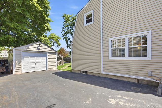 25 Parkdale Drive, North Babylon, NY 11703