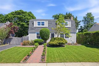 25 Parkdale Drive, North Babylon, NY 11703