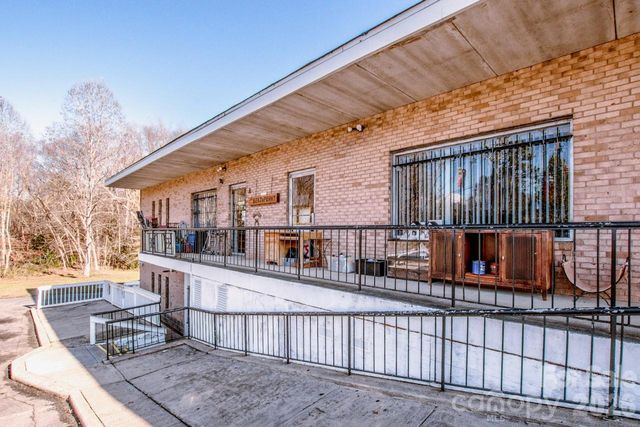 2327 Shelton Avenue, Statesville, NC 28677