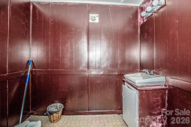 2327 Shelton Avenue, Statesville, NC 28677