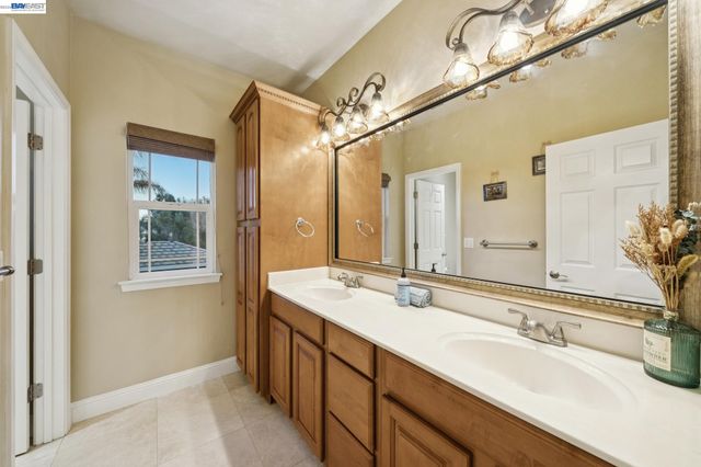 2142 Prestwick Dr, Discovery Bay, CA 94505