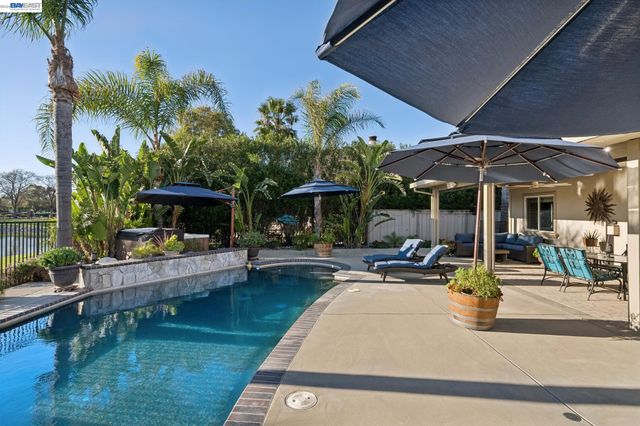 2142 Prestwick Dr, Discovery Bay, CA 94505