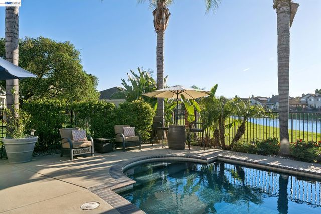 2142 Prestwick Dr, Discovery Bay, CA 94505