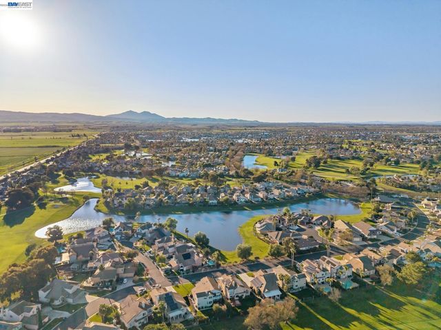 2142 Prestwick Dr, Discovery Bay, CA 94505