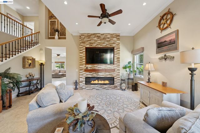 2142 Prestwick Dr, Discovery Bay, CA 94505