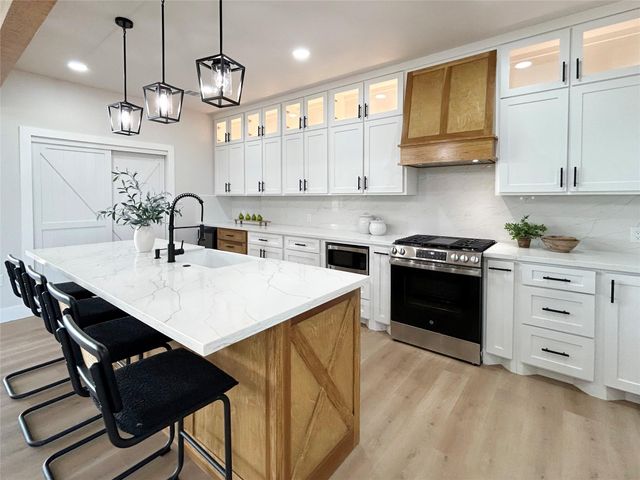 619 Chuckwagon Trail, Angleton, TX 77515