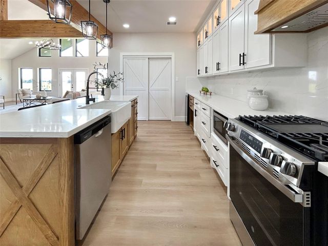 619 Chuckwagon Trail, Angleton, TX 77515